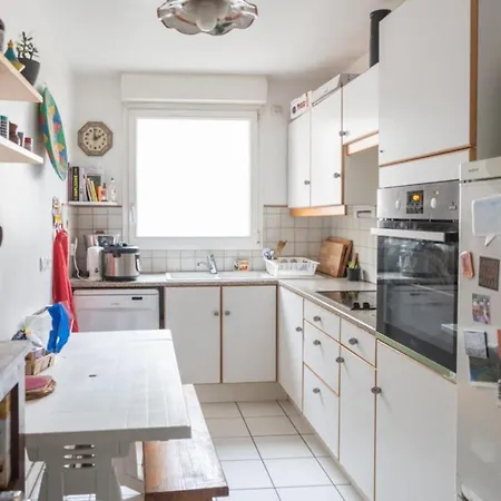 Spacious With Open View And Terrace Paris