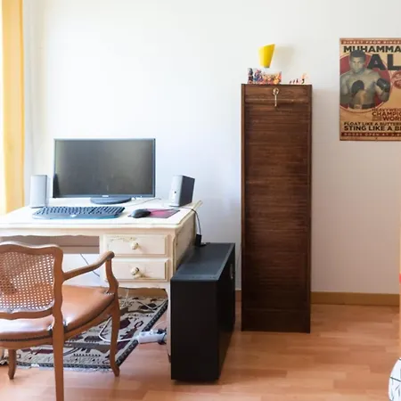 Spacious With Open View And Terrace Paris